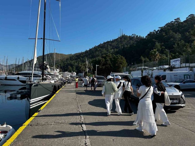 Dev yolcu gemisi Marmaris Limanı’na demirledi