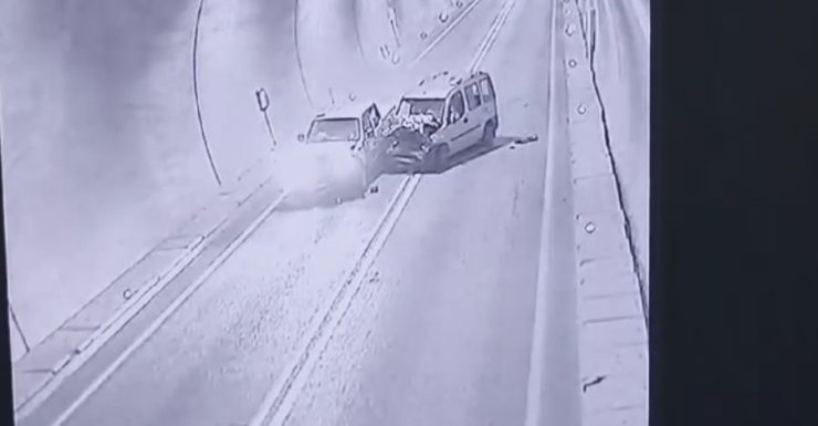 Artvin’de 7 kişinin yaralandığı tünel kazası kamerada