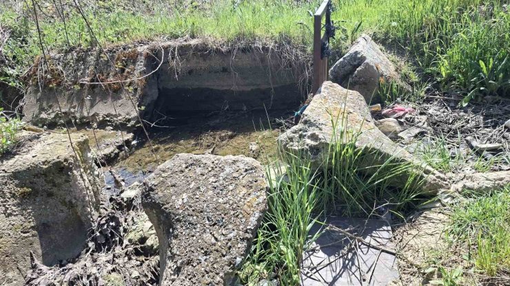 Hisarcık’ta 60 yıllık sulama kanalları bakımsızlıktan harap durumda