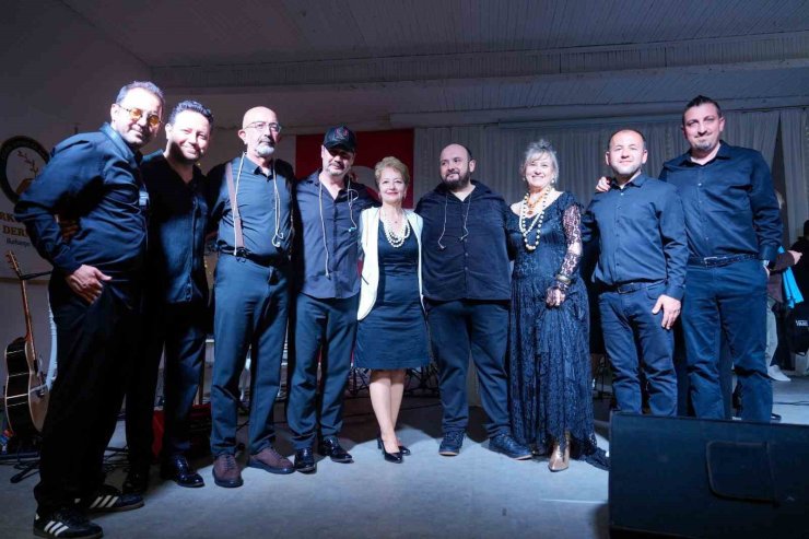 Burhaniye’de Eğitime Destek Konseri ilgi gördü