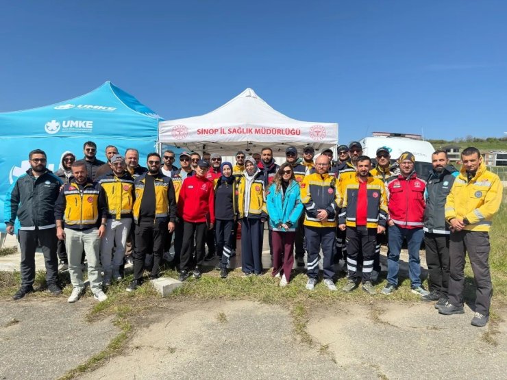 Sinop’ta ambulans sürücülerine havalimanında eğitim