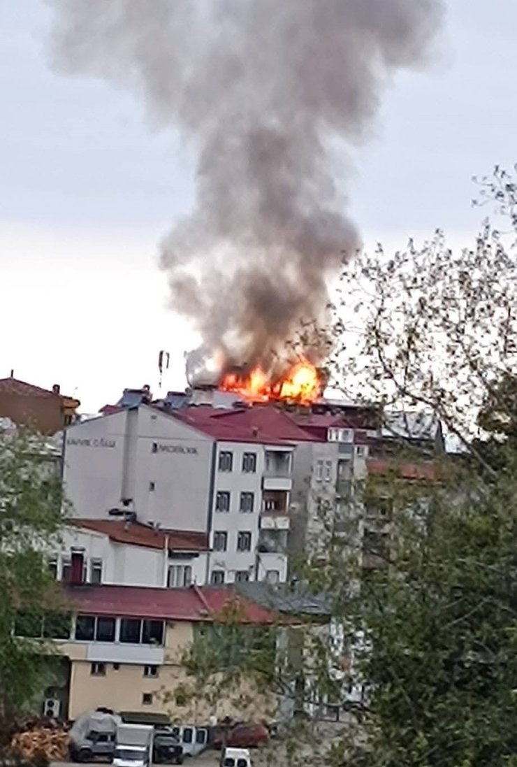 Vakfıkebir’de çatı yangını korkuttu