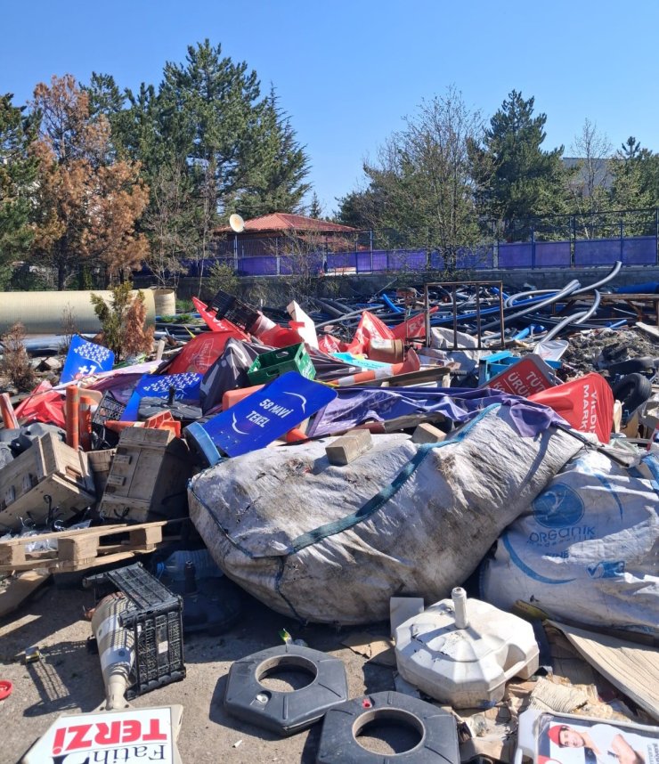 Sivas Belediyesi zabıta ekipleri kaldırım işgallerine göz açtırmıyor