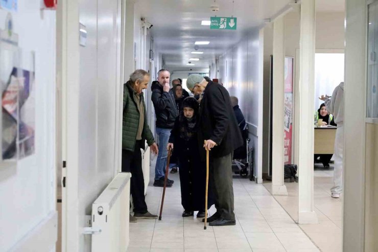 Sakarya’da 30 yıllık evli çiftlere ücretsiz sağlık taraması hizmeti