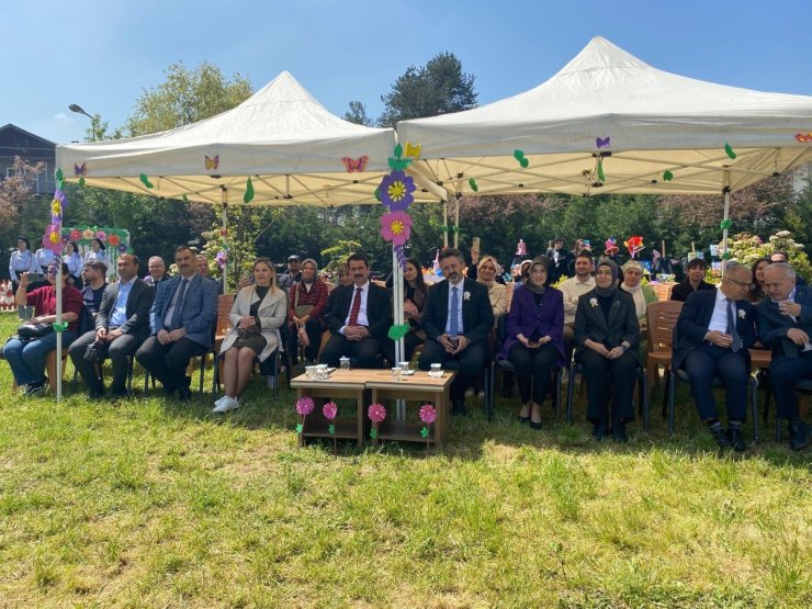 Minik öğrenciler hayallerini kağıda çizdi