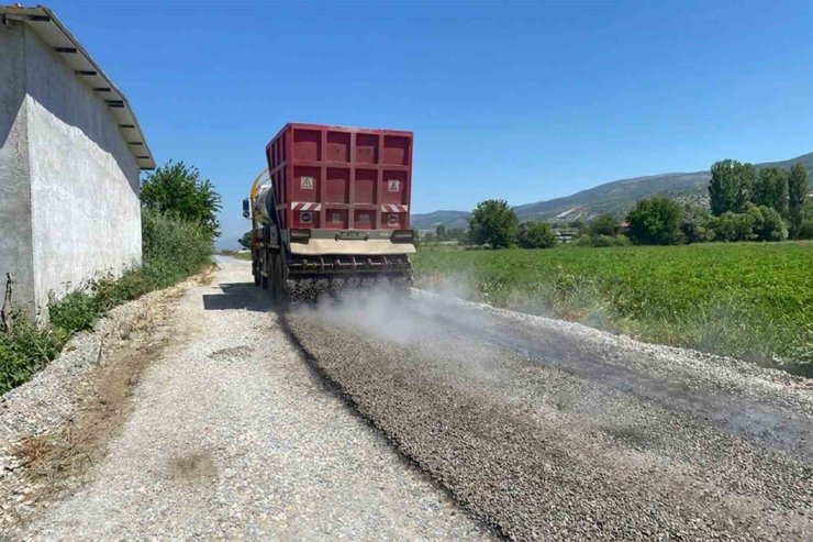 Efeler Belediyesi yol yapım ve onarım çalışmalarını sürdürüyor