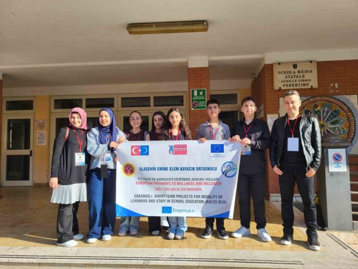 Alaşehirli öğrenciler İtalya’da Türkiye’yi temsil etti