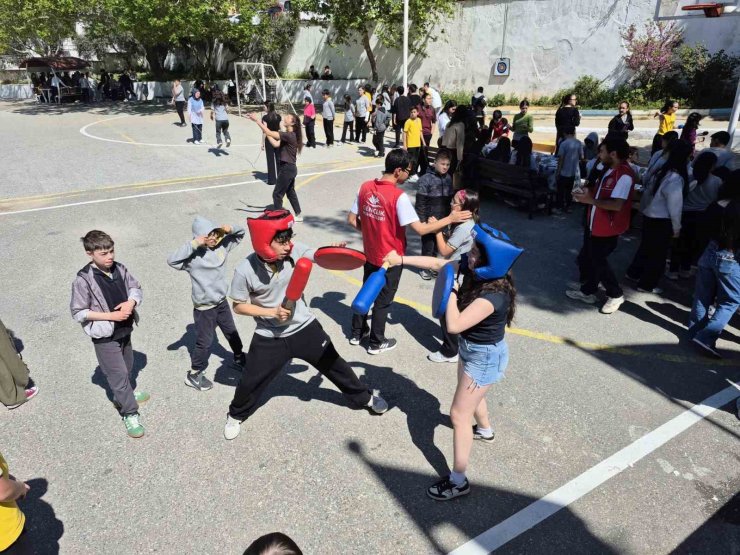 Menteşe’de gönüllü gençlerden örnek etkinlik