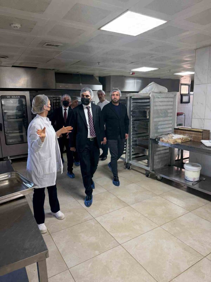 Şırnak’ta 3 bin aileye umut olan hizmet: Yemek üretim süreci yerinde incelendi