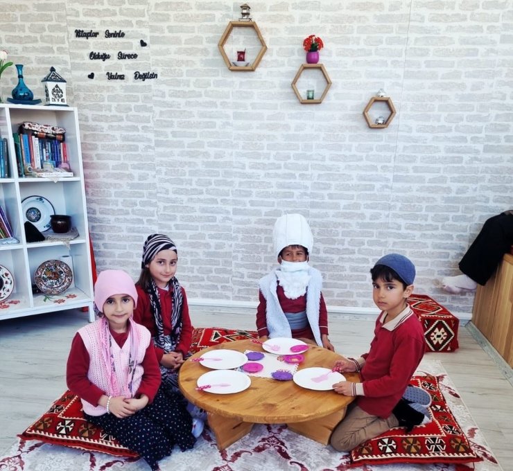 Öğrenciler Nasreddin Hoca fıkralarını canlandırdı