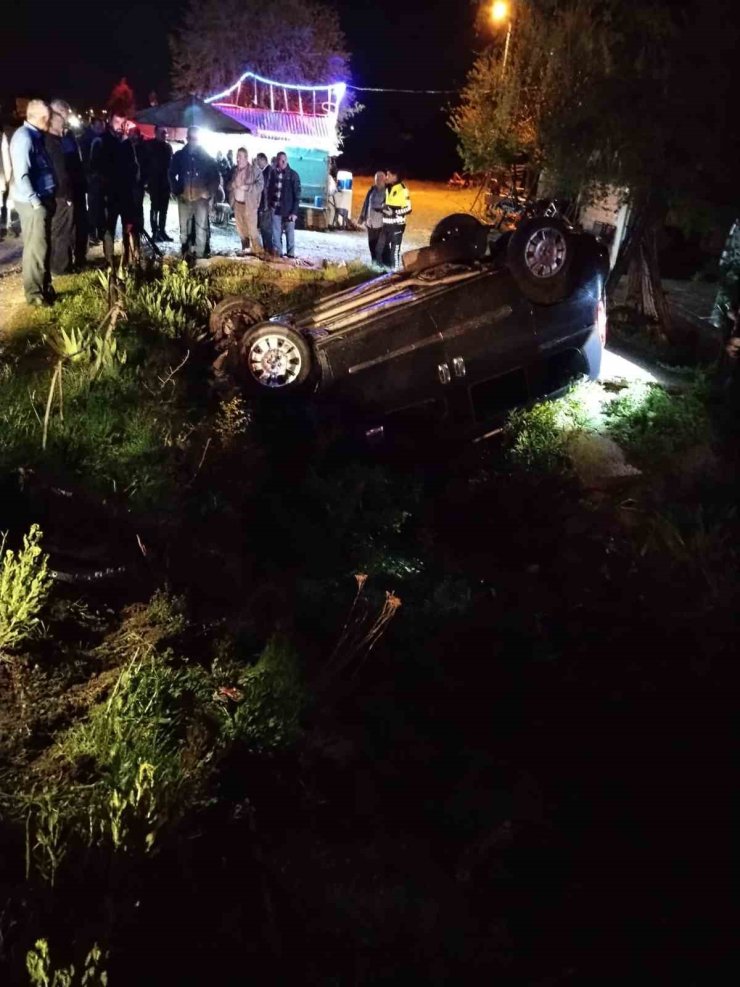 Kastamonu’da köpeğe çarpan otomobil kanala uçtu: 2 yaralı