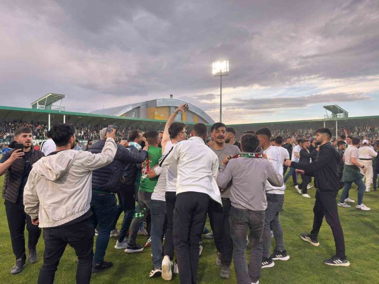 Iğdır’da Amed Sportif Faaliyler taraftarının şampiyonluk coşkusu