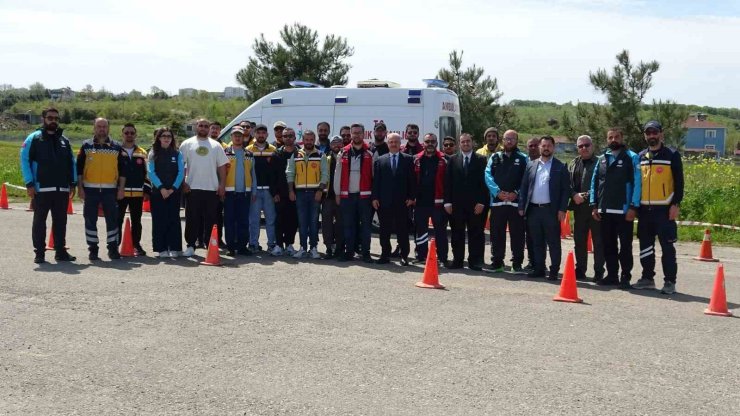 Sinop’ta ambulans sürücüleri zorlu parkurlarda yeteneklerini sergiledi