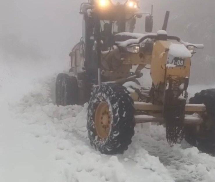 Kartepe’de bahar ayında kar ve buzlanma mesaisi