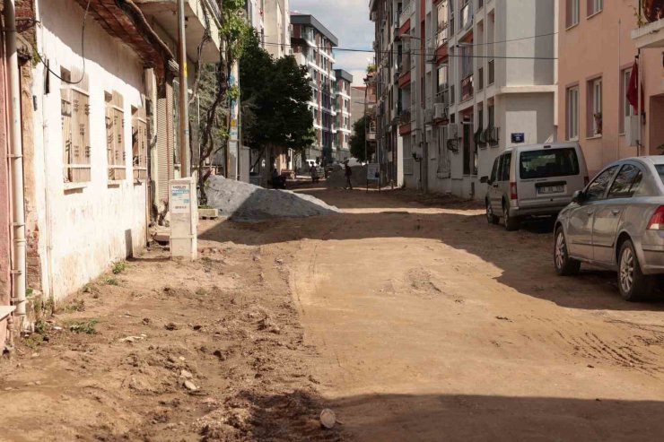 İncirliova’da yol çalışmaları Zafer Mahallesi’nde devam ediyor