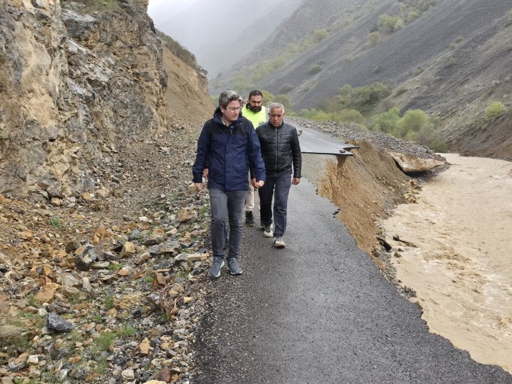 Erzincan Kemaliye’de sel hasarı: Yol çift yönlü kapatıldı