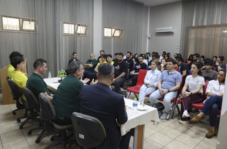 Mersin’de basketbol altyapısında gelişim paneli düzenlendi