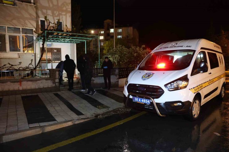 Babasını bıçakladı, arkasına bile bakmadan kaçtı