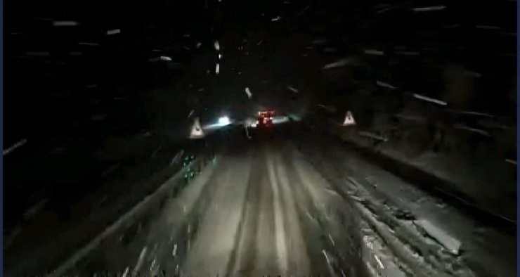 Ani kar yağışı nedeniyle bazı yollar ulaşıma kapatıldı
