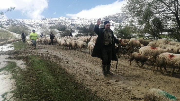 Isparta’da yaylada mahsur kalan çobanlar 30 saat sonra kurtarıldı