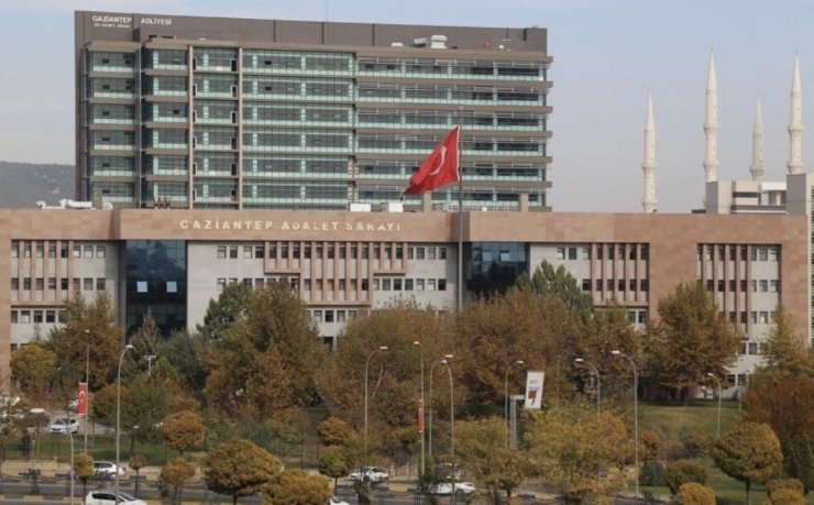 Gaziantep’te 8 yıl önce aracın içinde öldürülen 2 gencin davası sil baştan