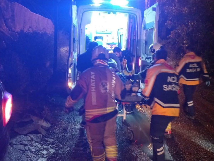 Samandağ’da şarampole devrilen otomobilin sürücüsü yaralandı