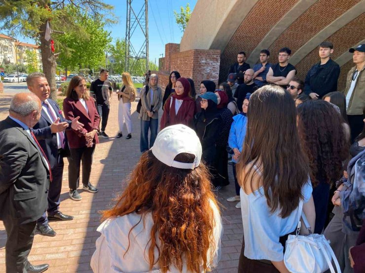 Üniversite öğrencilerine Manisa’nın tarihi mirası anlatıldı