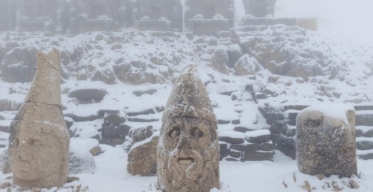 Nemrut Dağı’nda mayısta kar sürprizi