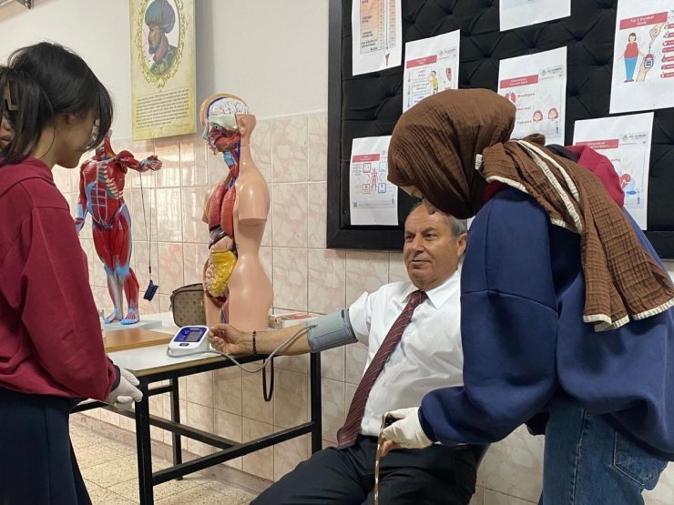 Öğrenciler sahada uygulayarak öğreniyor