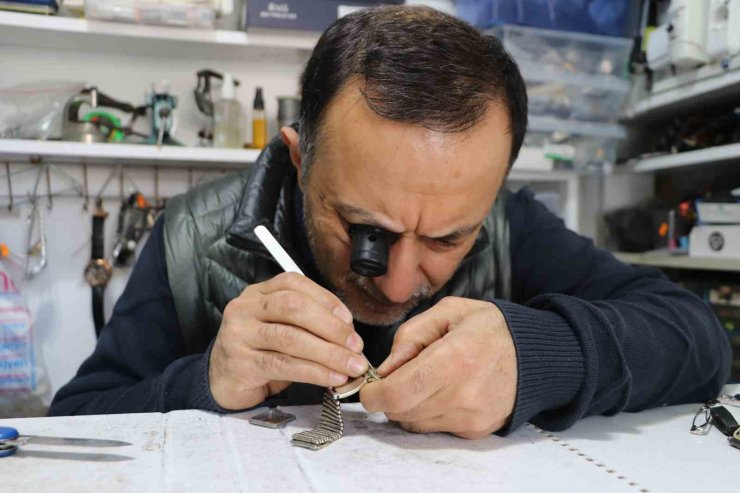 Büyük mekanizmadan kol saatlerine saatçilik mesleğinin sabır isteyen yolculuğu