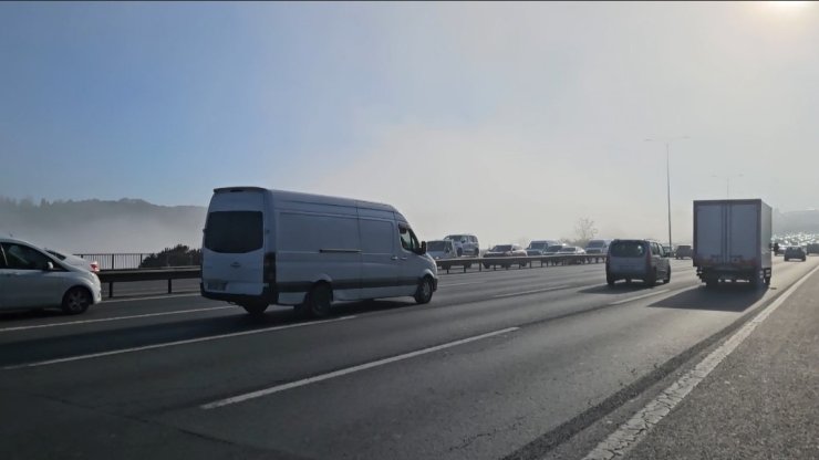 İstanbul’da yoğun sis: Boğaz hattı trafiğe kapatıldı