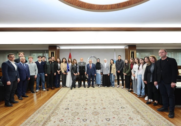 Türk Dünyası gençleri, Kültür Başkenti Kayseri’de Başkan Büyükkılıç’ı ziyaret etti