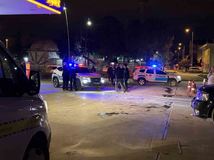 Akaryakıt istasyonun da bıçaklı kavga: 1 ölü, 2 yaralı