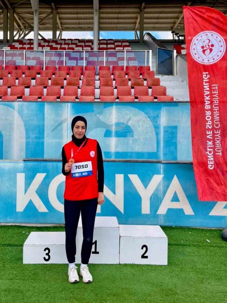 Bilecikli atletizm sporcusu Türkiye 3’üncüsü oldu