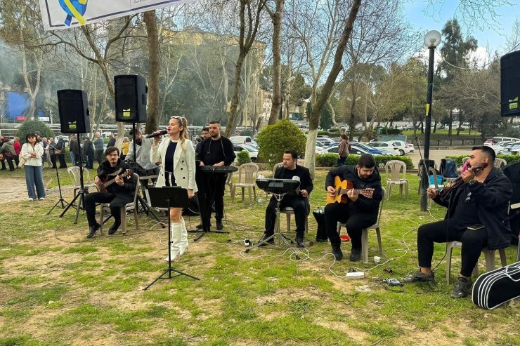 Efeler’de Anneler Günü coşkusu şenlikle taçlanacak