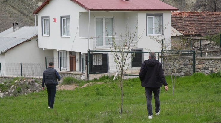 Gümüşhane’de ayılar yaylalardan sonra köyleri mesken edindi: Vatandaşlar tedirgin