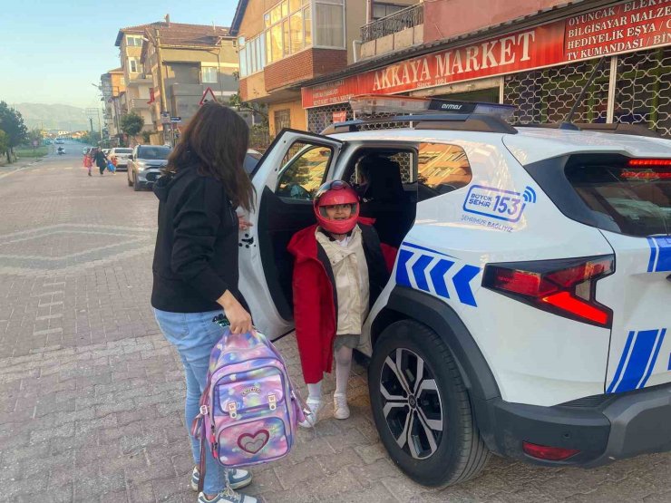 Zabıta ekiplerinden hızlı müdahale: Kazaya ve araç arızasına anında destek