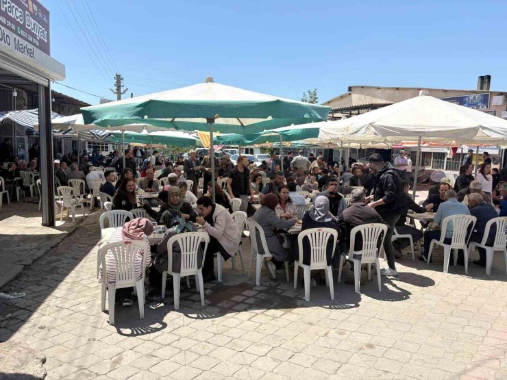 Gördes Sanayi Sitesi’nden 6 bin kişilik hayır yemeği