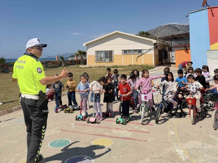 Bozyazı’da miniklere Trafik Haftası eğitimi