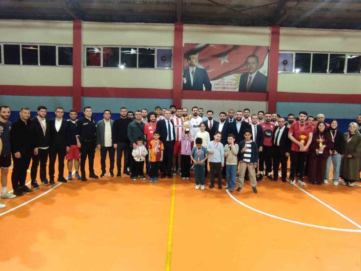 Sason’da yoğun ilgi gören voleybol halk turnuvası final maçıyla sona erdi