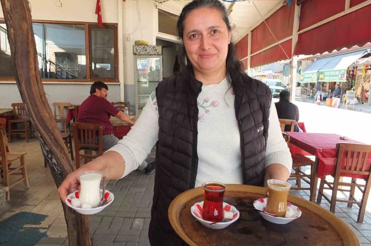 Burhaniye’de kahvehanelerde çay yerine süt içiliyor