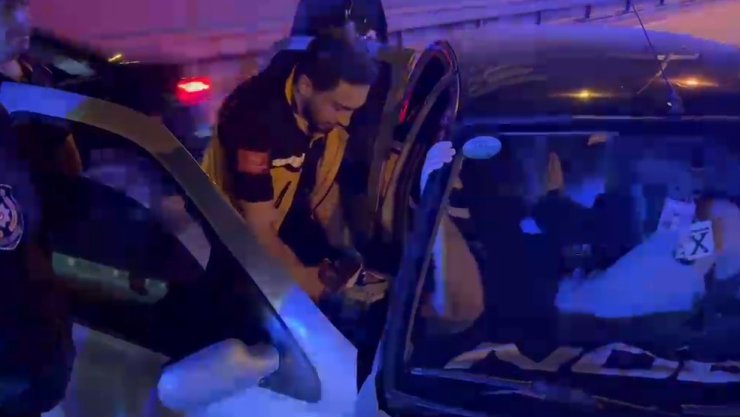 Kontrolden çıkan otomobil bariyere çarptı, sürücü yaralandı