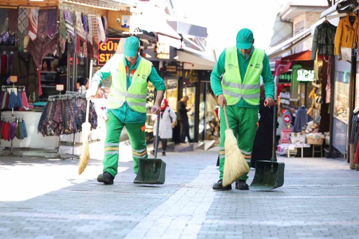 Bursa’nın dünyaca ünlü tarihi alanlarına özel temizlik ekibi