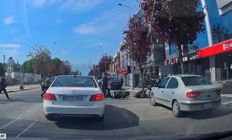 Düzce’de motosiklet kazası ucuz atlatıldı: O anlar kamerada