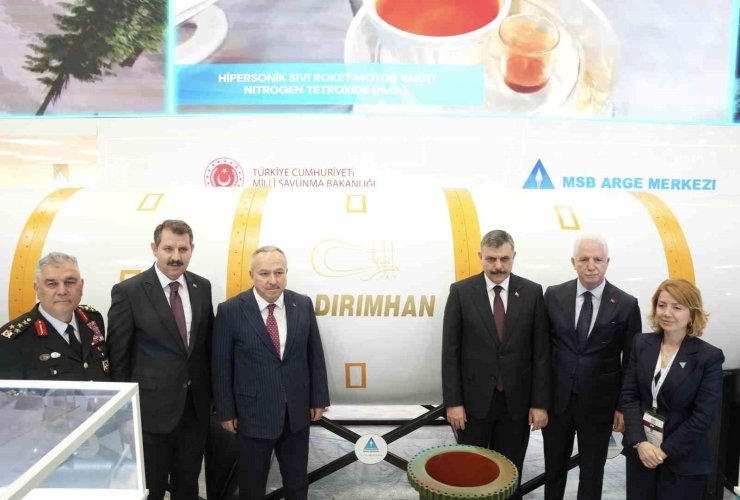 Bakan Çiftçi, SAHA EXPO’da yerli ve milli ürünleri inceledi