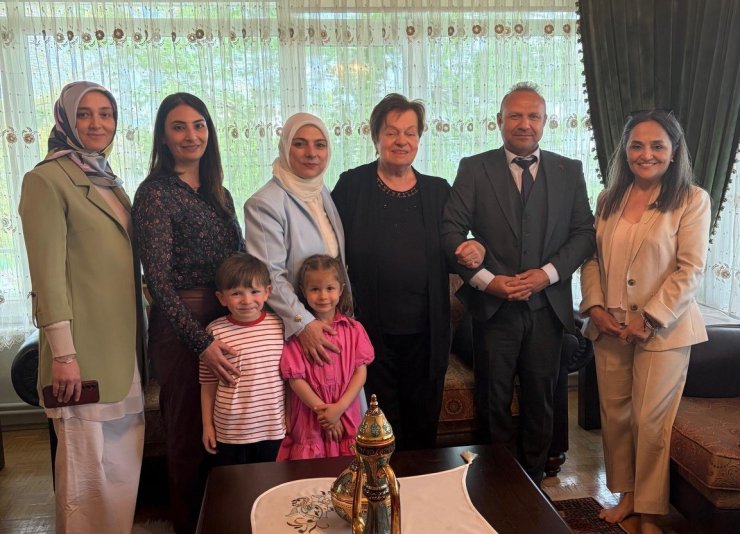 Minik yüreklerden Şükran Teyze’ye duygu dolu anneler günü