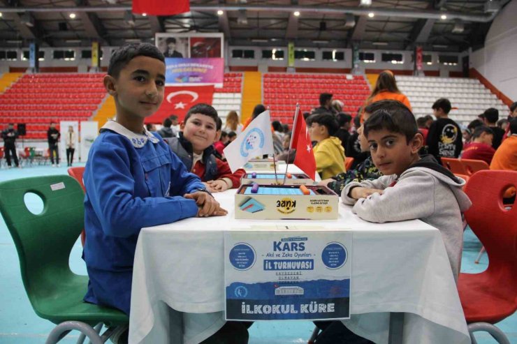 Kars’ta zeka dolu rekabet: 400 öğrenci akıl oyunlarında yarıştı