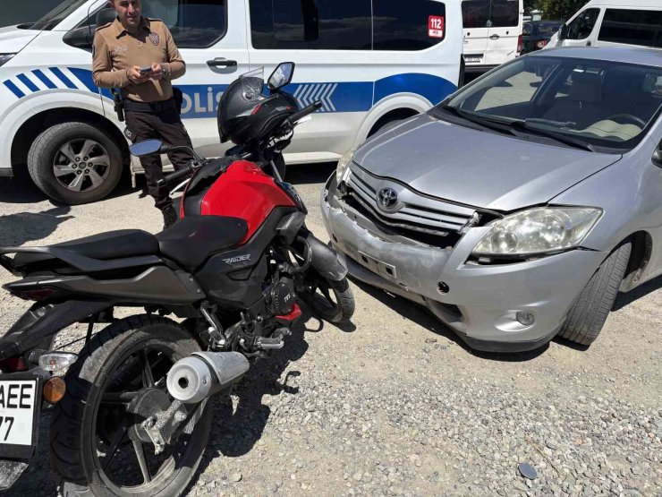 Kastamonu’da motosiklet ile otomobil çarpıştı: 2 yaralı