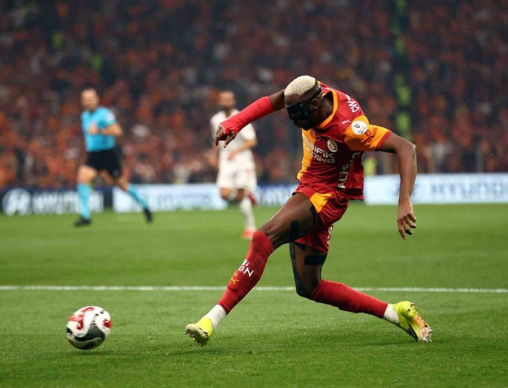 Victor Osimhen cezalı duruma düştü