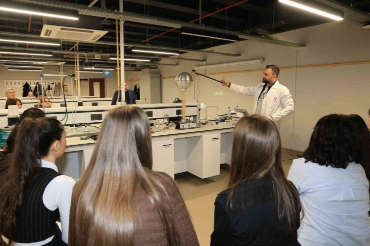 BUÜ’de ’Senin de Üniversiten’ projesi devam ediyor